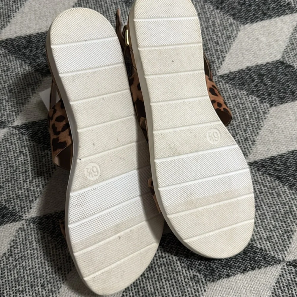 Sandals - Picture 4 of 5